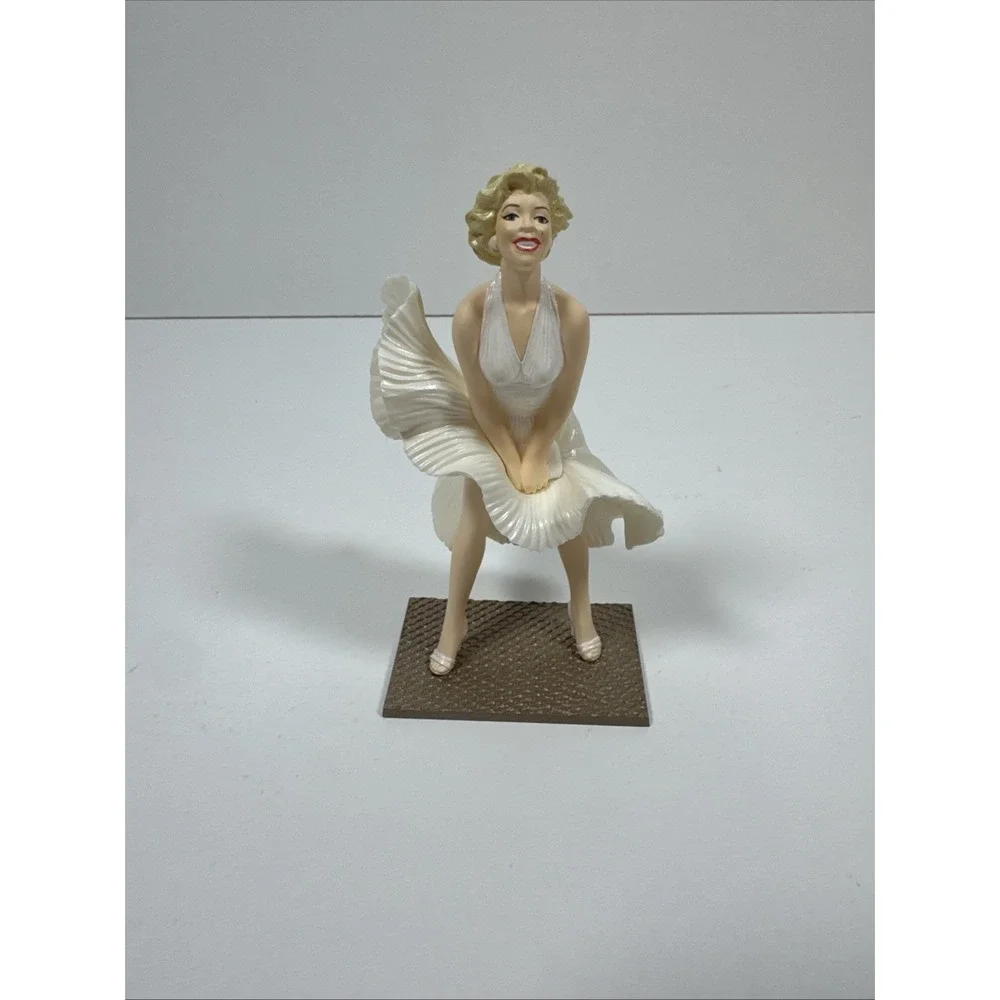 CHRISTMAS ORNAMENT MARILYN MONROE HALLMARK KEEPSAKE COLLECTOR SERIES 1998 NEW